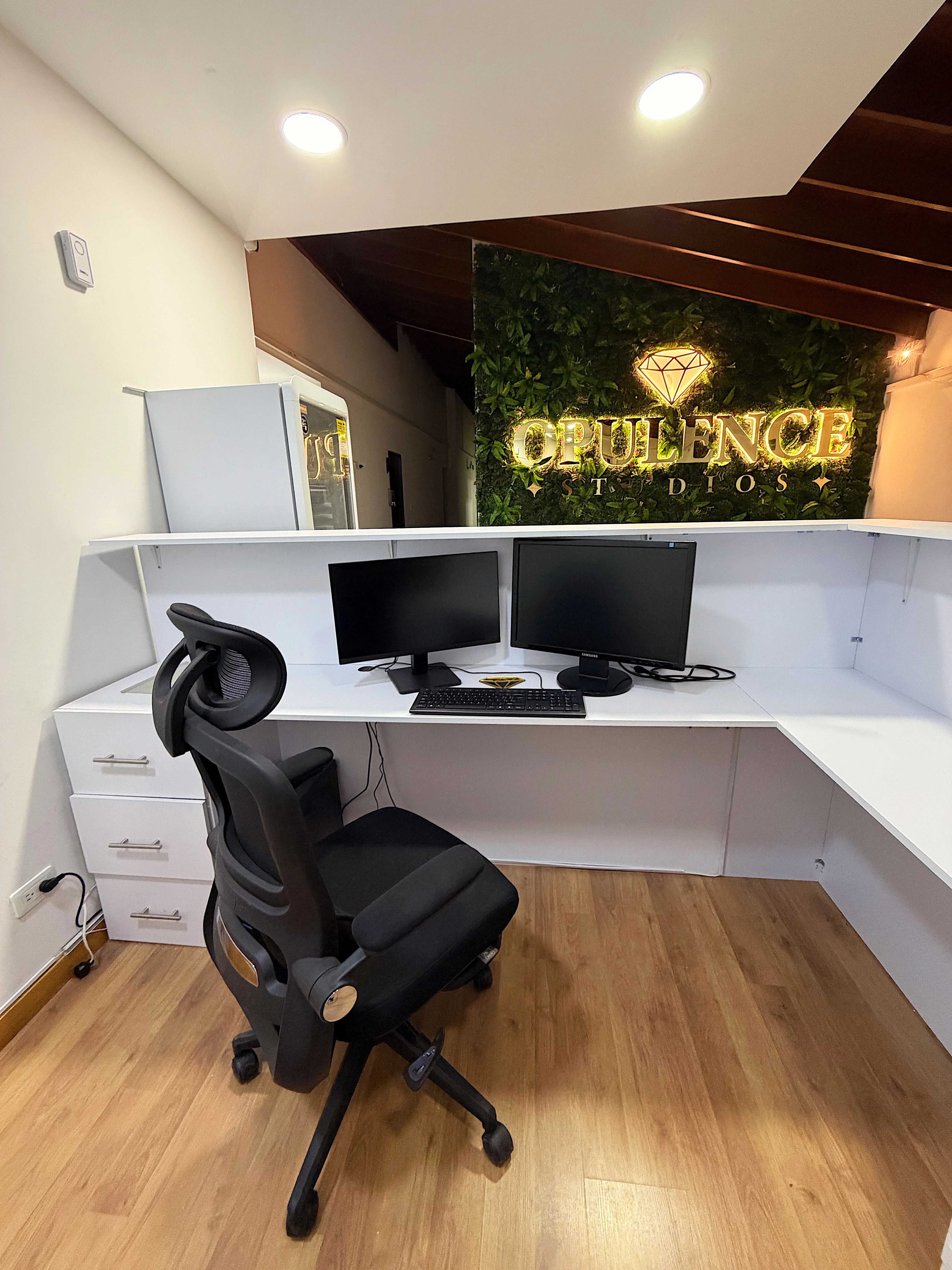 Sala del estudio webcam Opulence Studios en Medellín