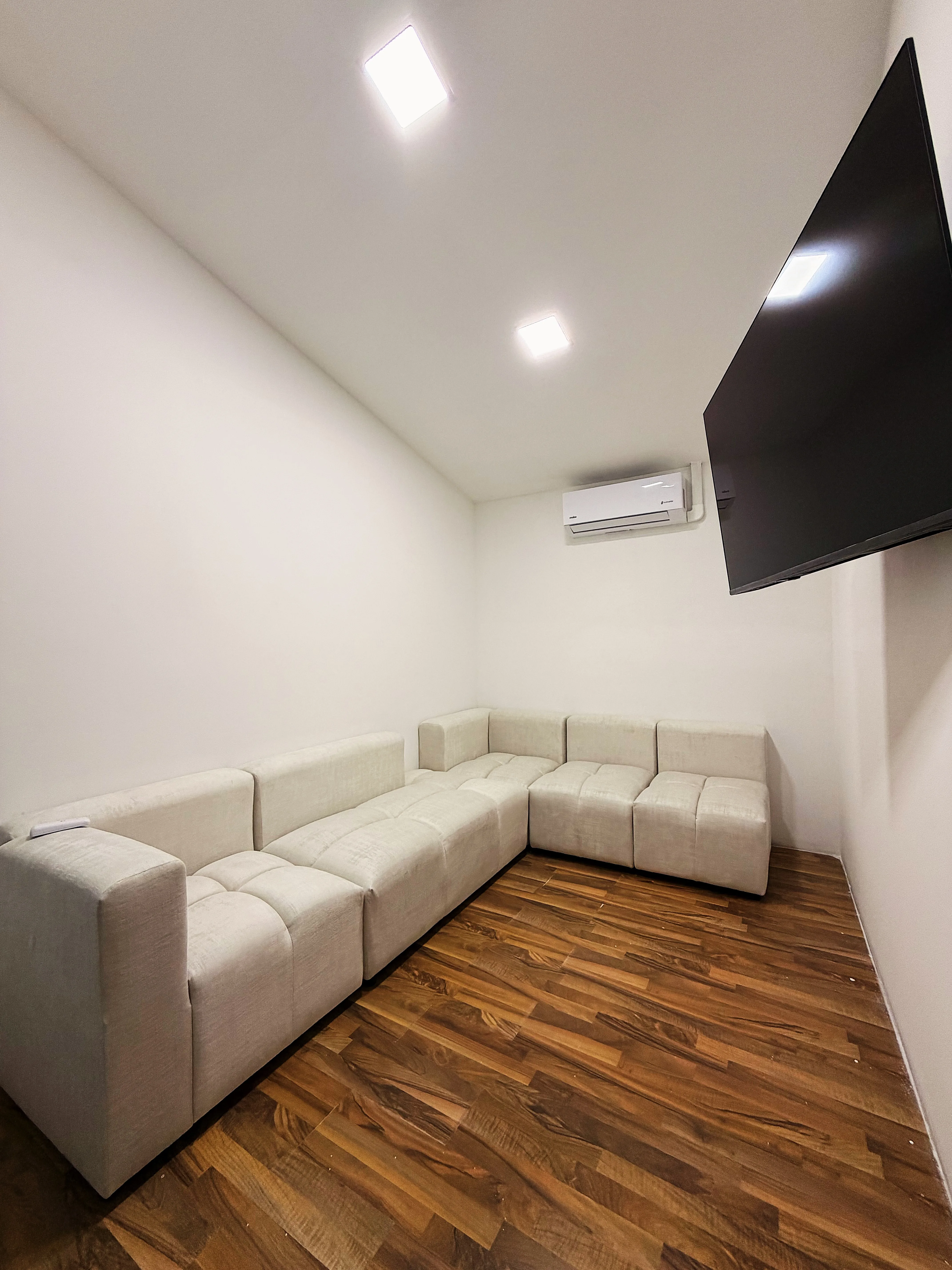 Sala equipada del estudio webcam Opulence Studios